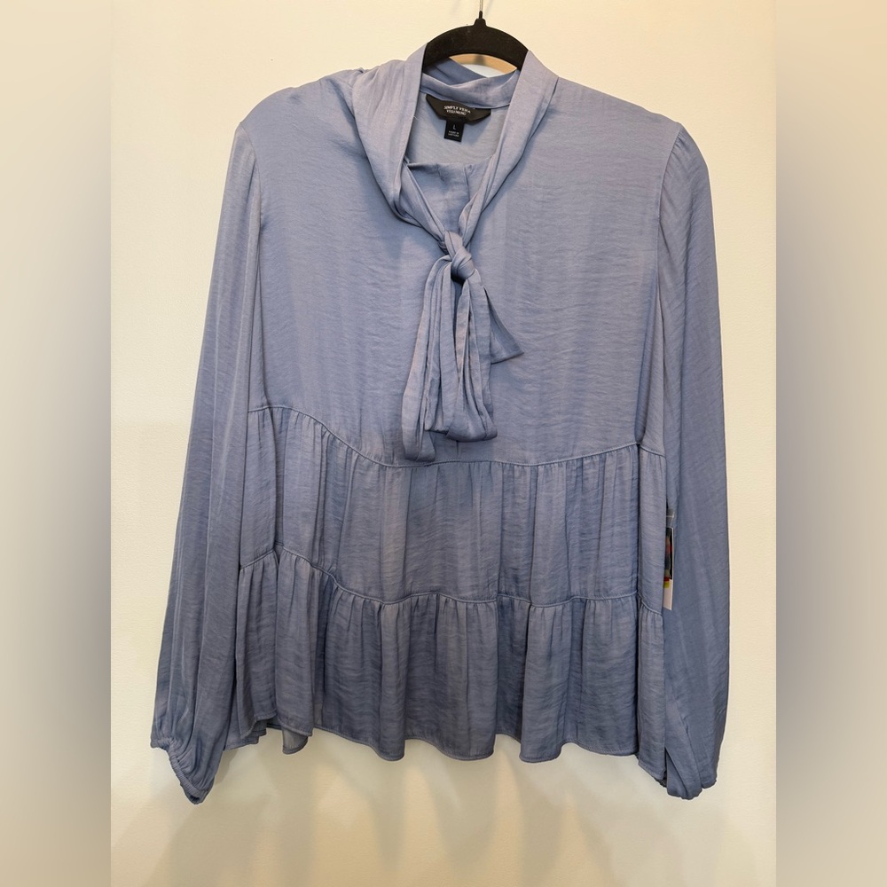 NWT Simply Vera Wang Stylish Blue Top With V-Neck Tie - Size L